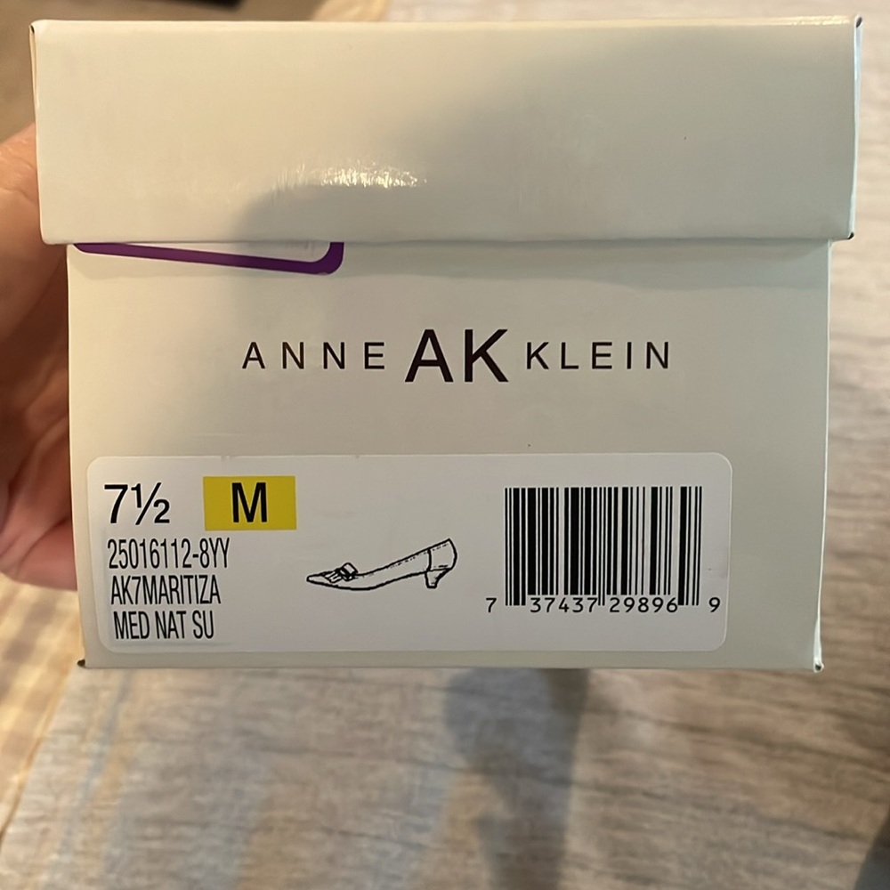 Anne Klein (new) suede iflex kitten heels - Picture 8 of 8